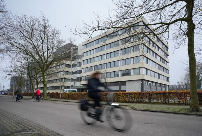 DUURZAME TRANSFORMATIE VOORMALIG UWV KANTOOR NAAR BIJNA 100 APPARTEMENTEN